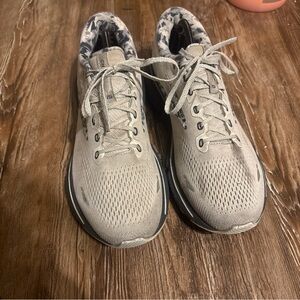 Brooks Ghost 15 White Grey Camo Men Running Shoes 1103931D149. Men’s Size 10